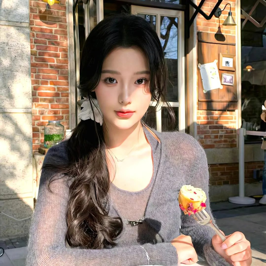 戴脚镣的女孩